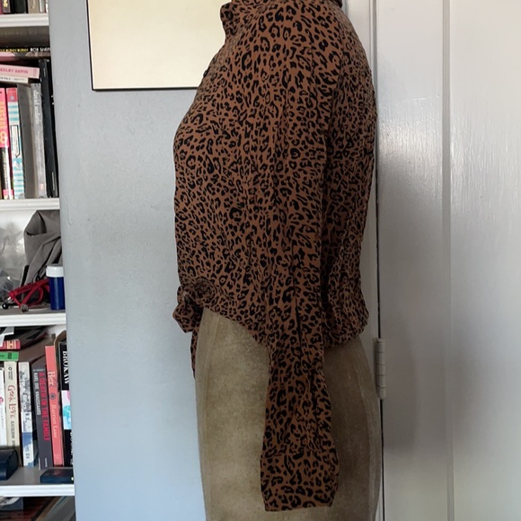 Long sleeve cheetah print blouse - Picture 2 of 2